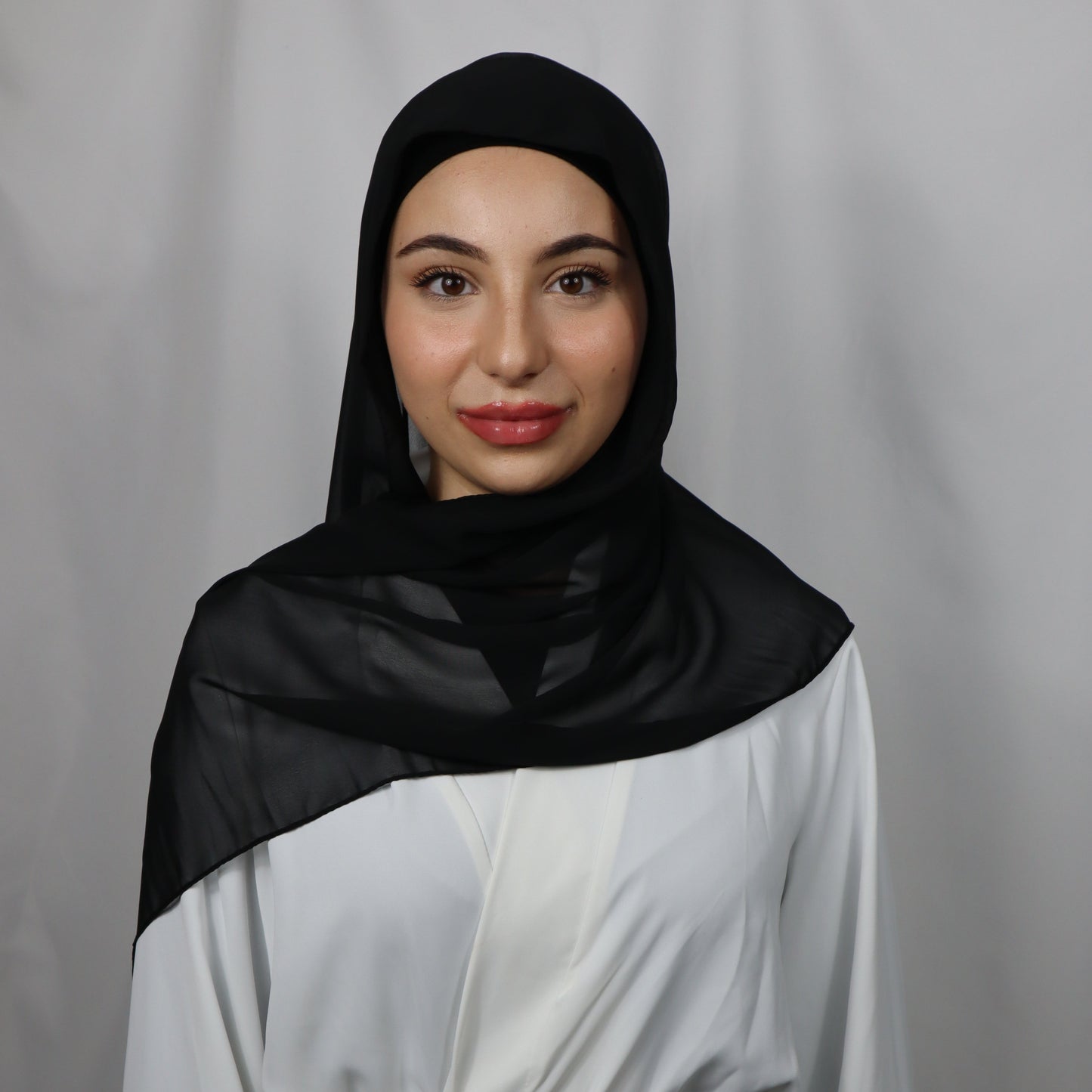 Matching-Set I Premium Chiffon Hijab Schwarz
