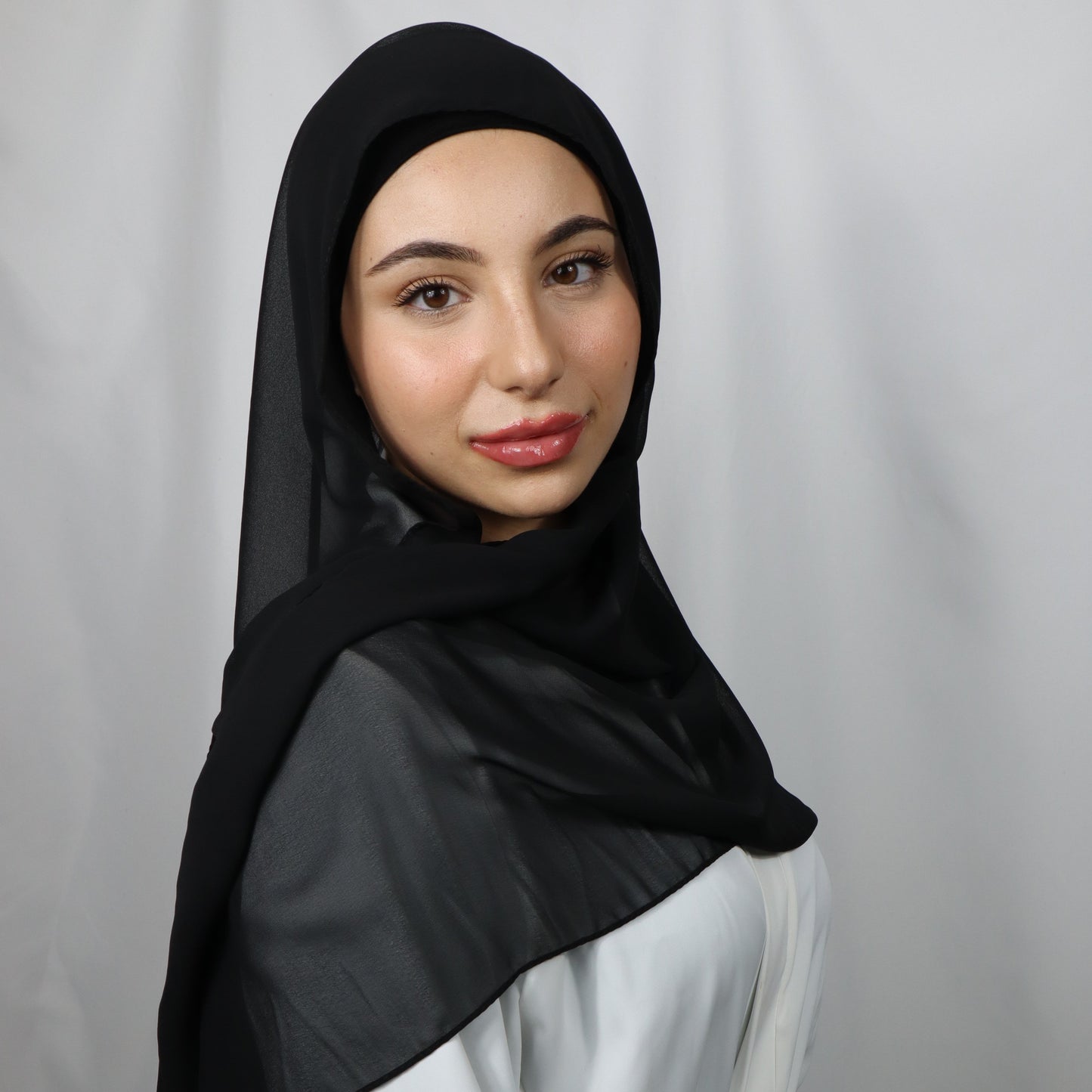 Matching-Set I Premium Chiffon Hijab Schwarz