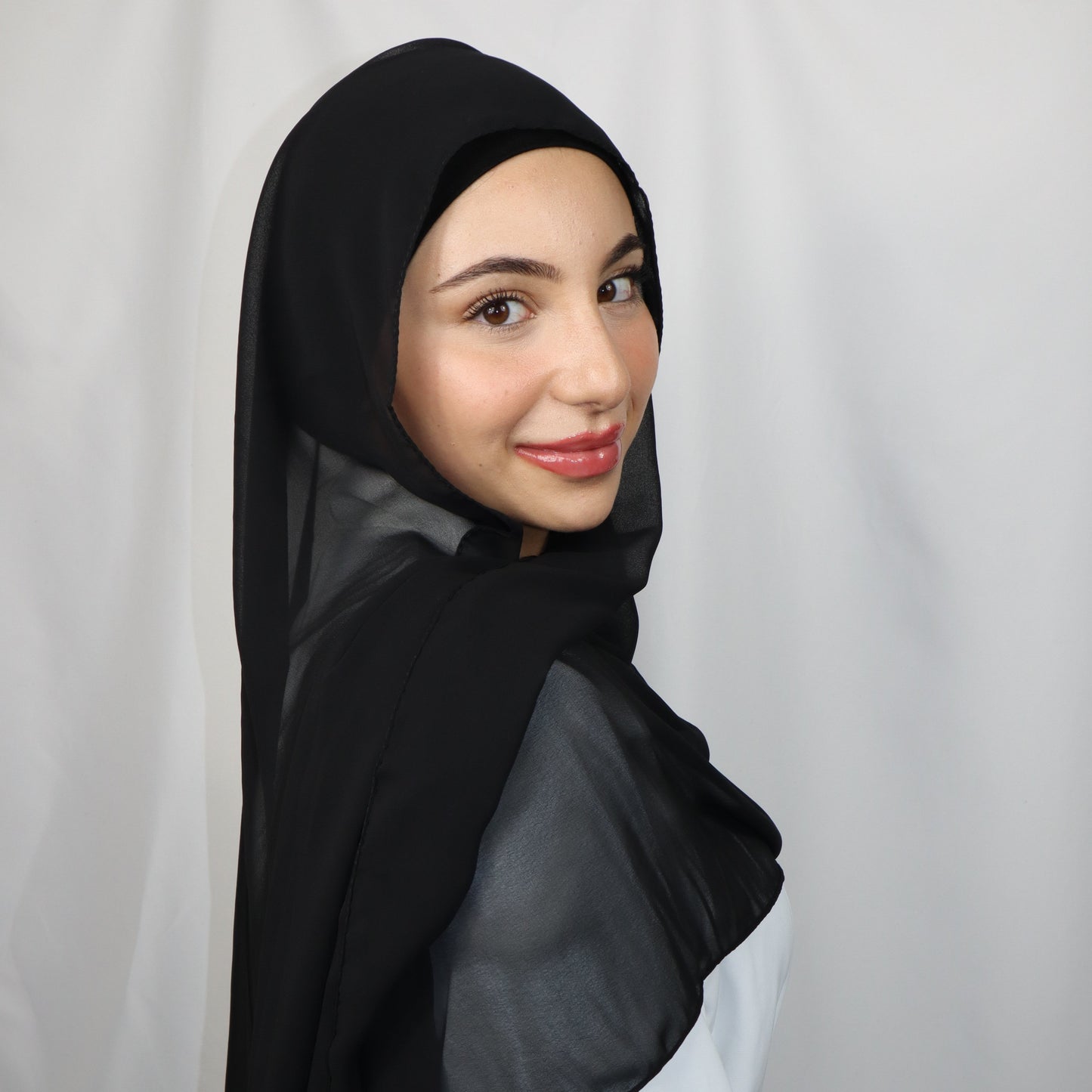 Matching-Set I Premium Chiffon Hijab Schwarz